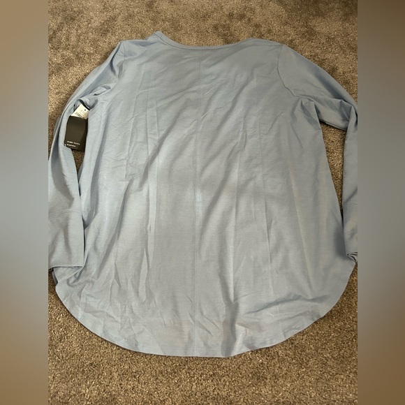 NWT GapFit long sleeve brushed tech jersey that covers your assets - Picture 4 of 4